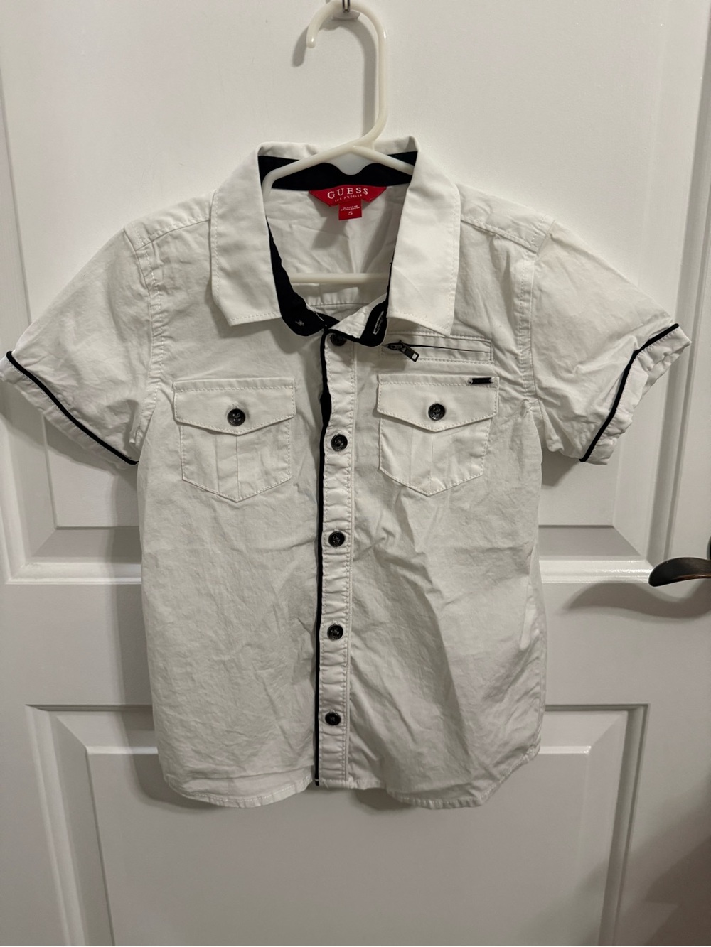 GUESS White Short-Sleeve Button-Front Shirt with Black Trim